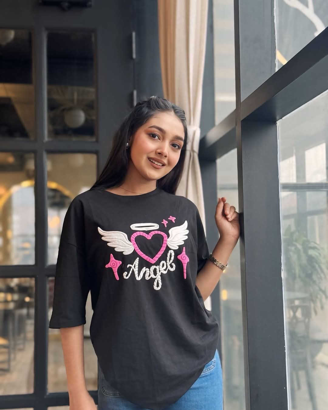 Ladies 𝗗𝗿𝗼𝗽 𝗦𝗵𝗼𝘂𝗹𝗱𝗲𝗿 𝗧-𝗦𝗵𝗶𝗿𝘁