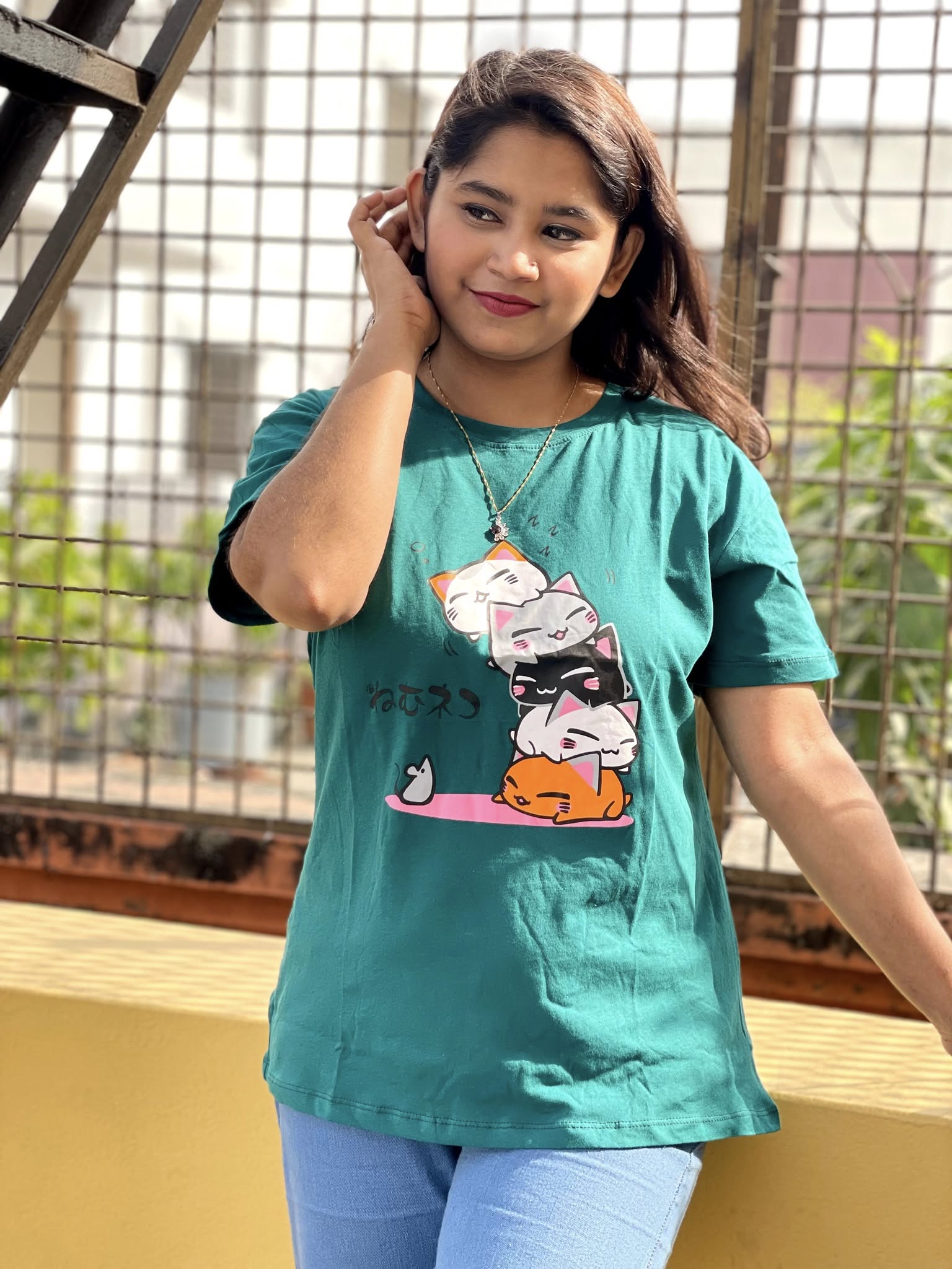 Ladies 𝗗𝗿𝗼𝗽 𝗦𝗵𝗼𝘂𝗹𝗱𝗲𝗿 𝗧-𝗦𝗵𝗶𝗿𝘁